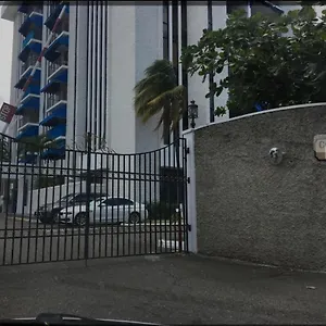 https://suite-at-the-courtleigh-towers.hotelsochorios.net