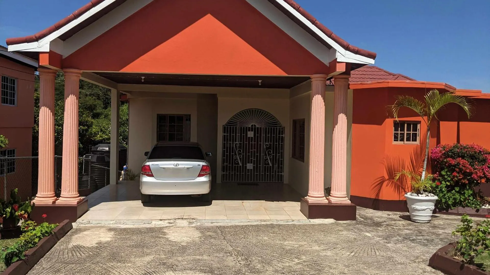 Oasis Living Getaway In Mandeville, Manchester